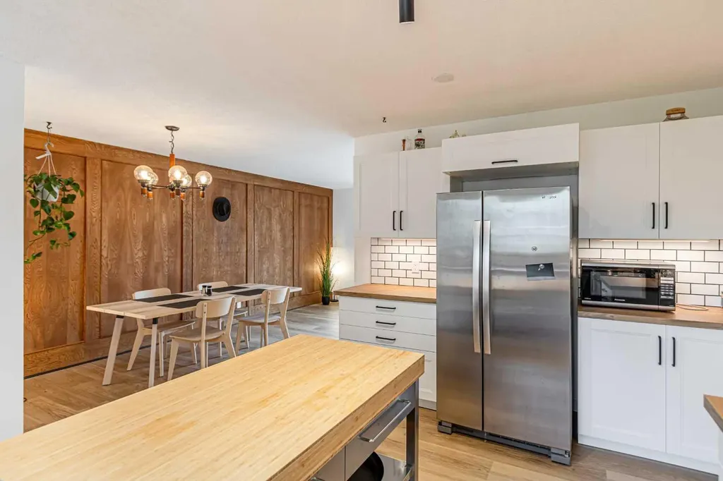 111 Lynnview Way SE Calgary AB T2C 1T4