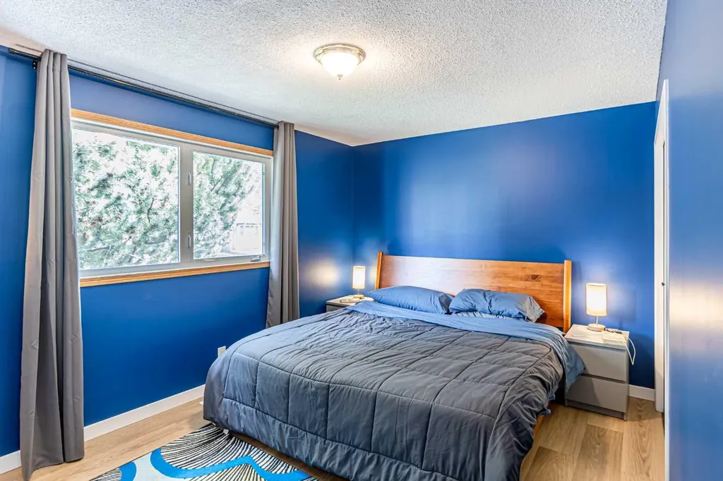 111 Lynnview Way SE Calgary AB T2C 1T4