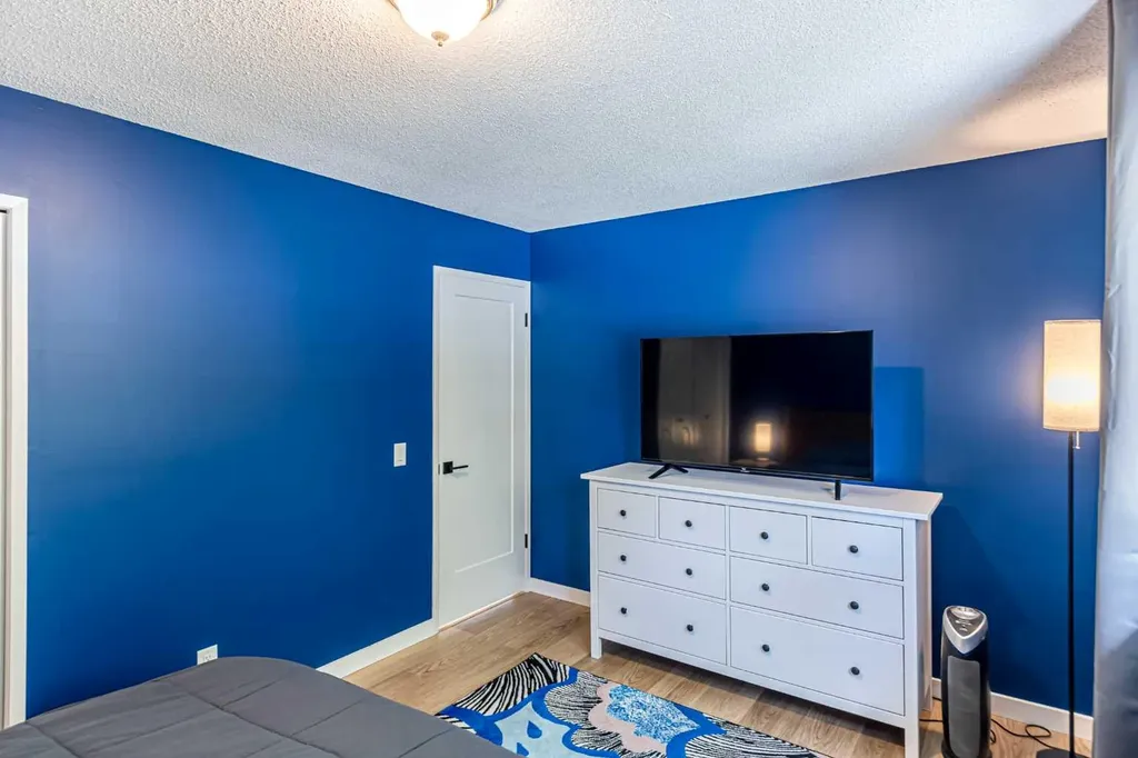 111 Lynnview Way SE Calgary AB T2C 1T4