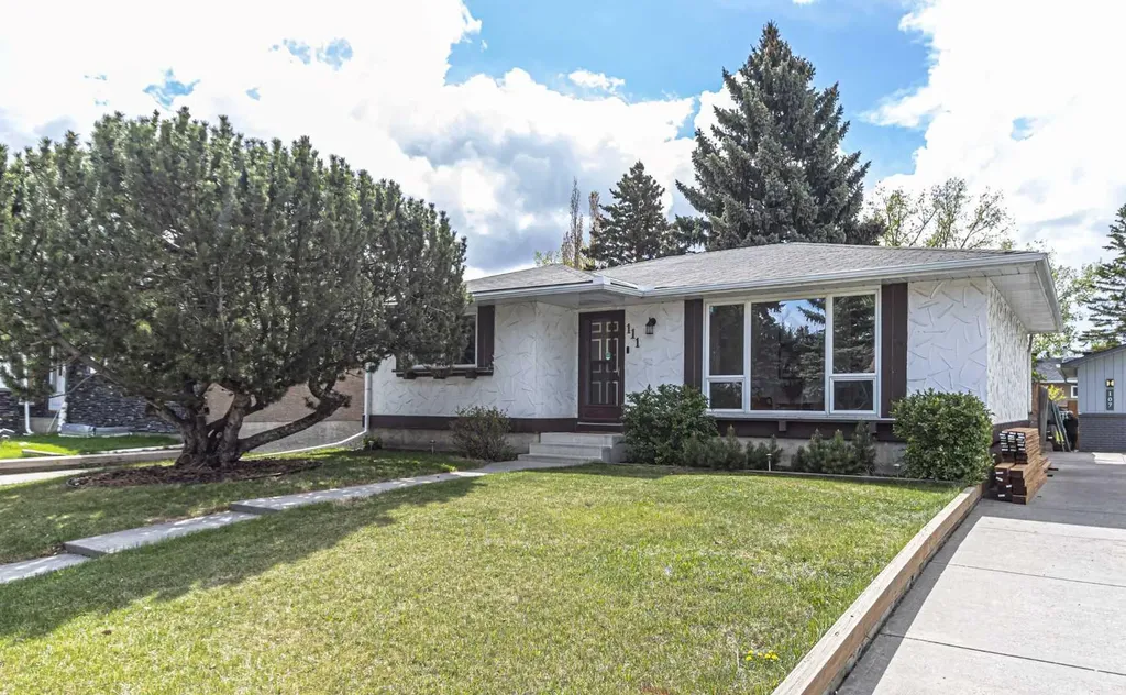 111 Lynnview Way SE Calgary AB T2C 1T4