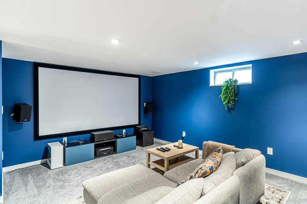 111 Lynnview Way SE Calgary AB T2C 1T4