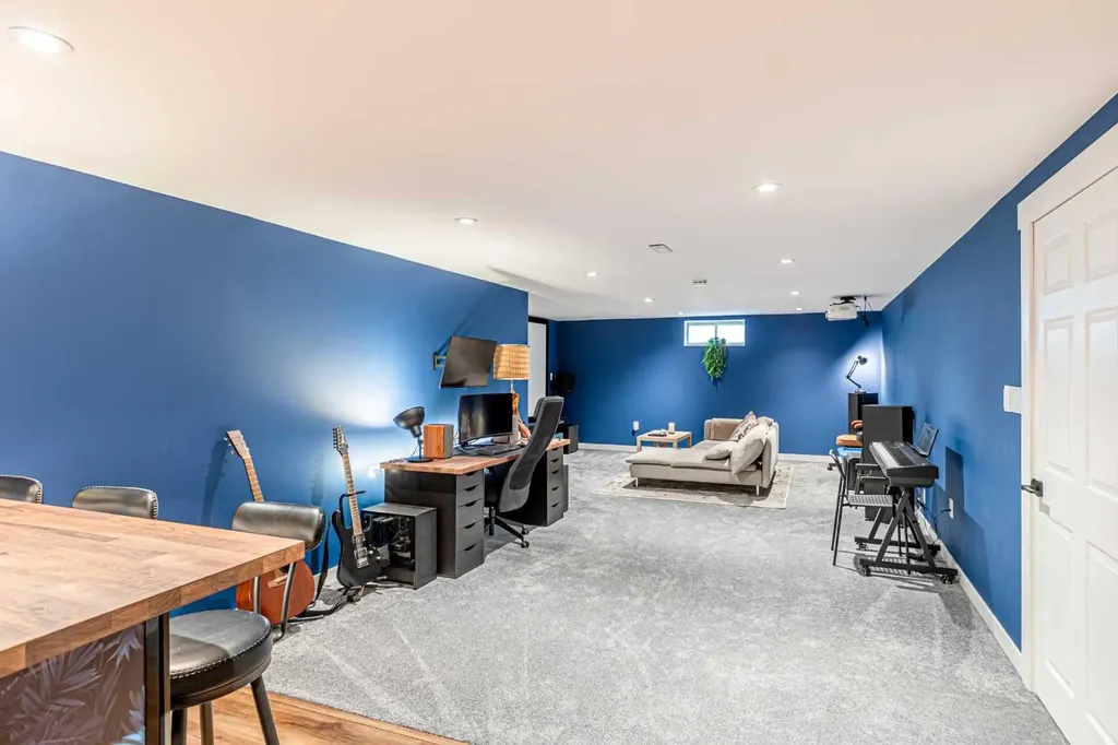 111 Lynnview Way SE Calgary AB T2C 1T4