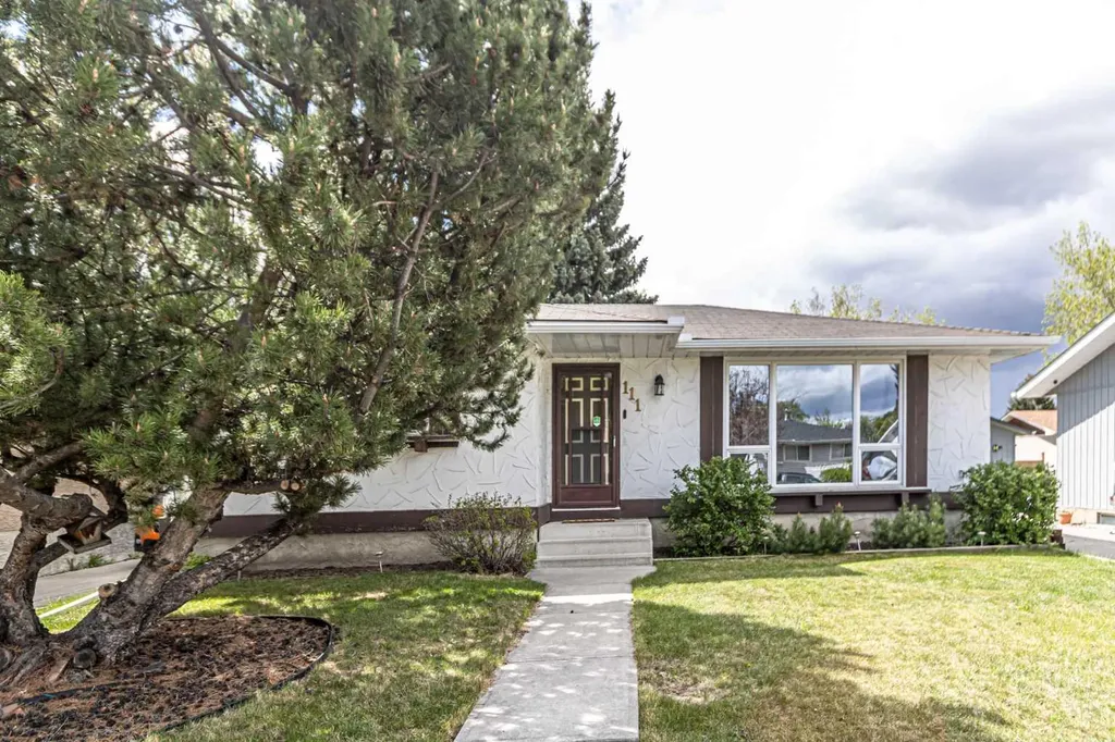 111 Lynnview Way SE Calgary AB T2C 1T4