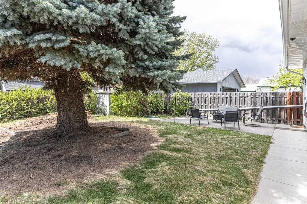 111 Lynnview Way SE Calgary AB T2C 1T4