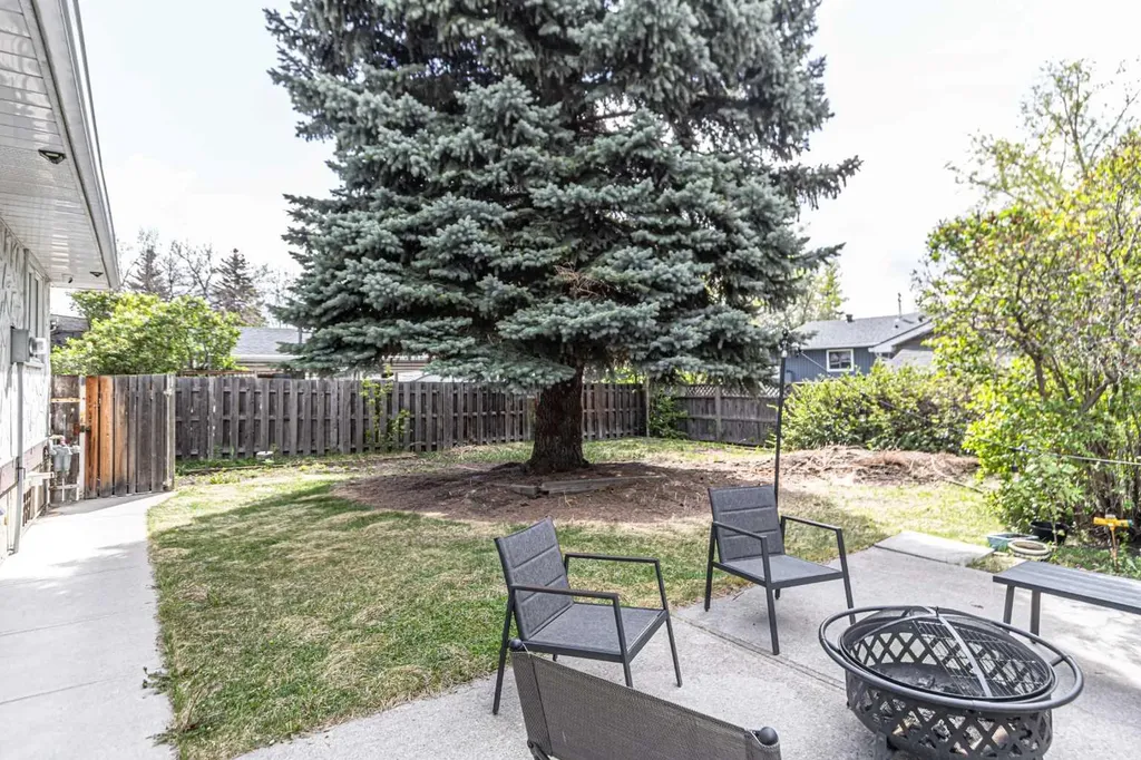 111 Lynnview Way SE Calgary AB T2C 1T4