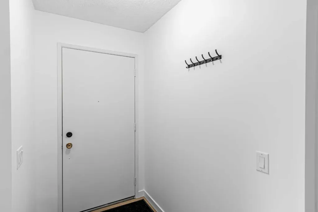 111 Lynnview Way SE Calgary AB T2C 1T4
