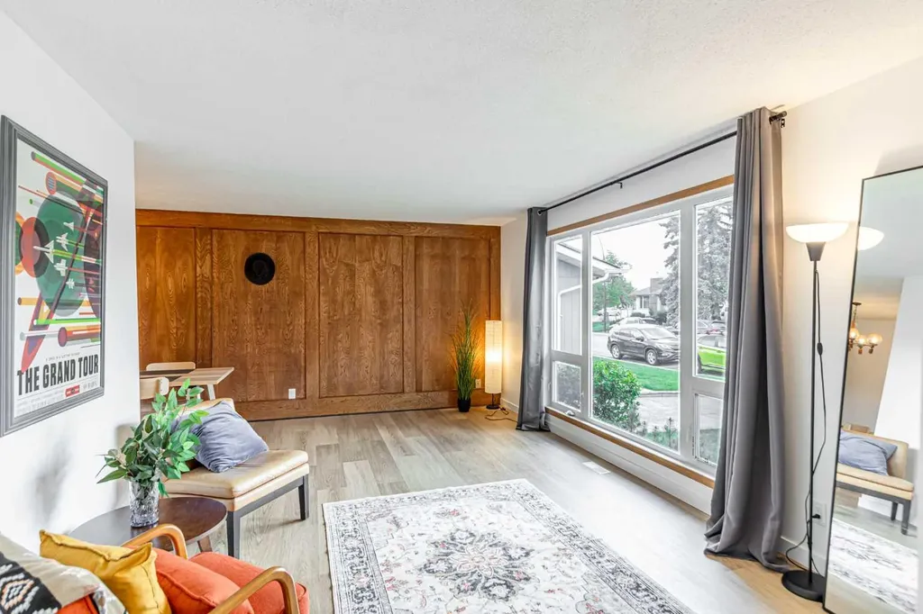111 Lynnview Way SE Calgary AB T2C 1T4