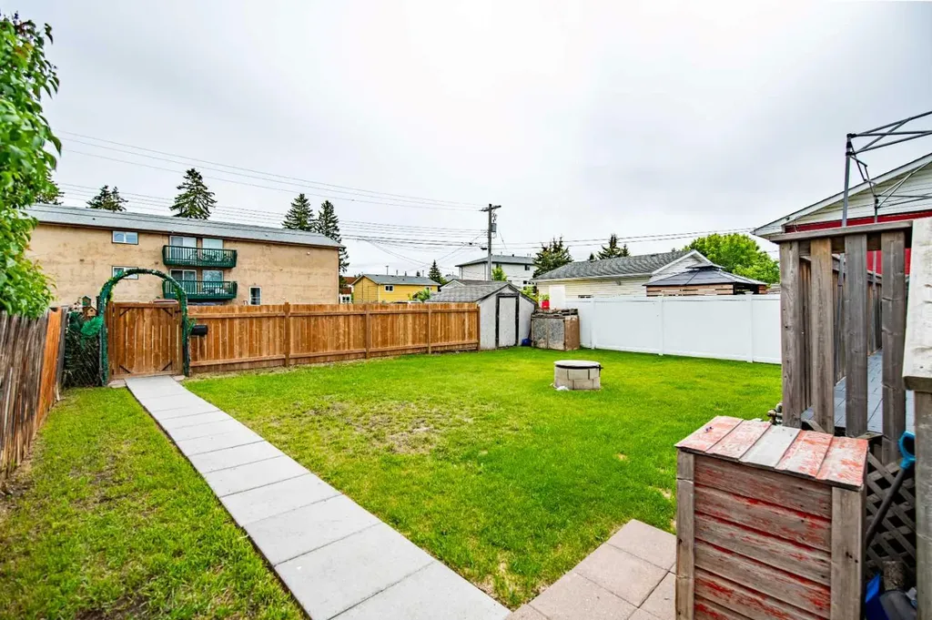 5903 56 Avenue Red Deer AB T4N 4R1