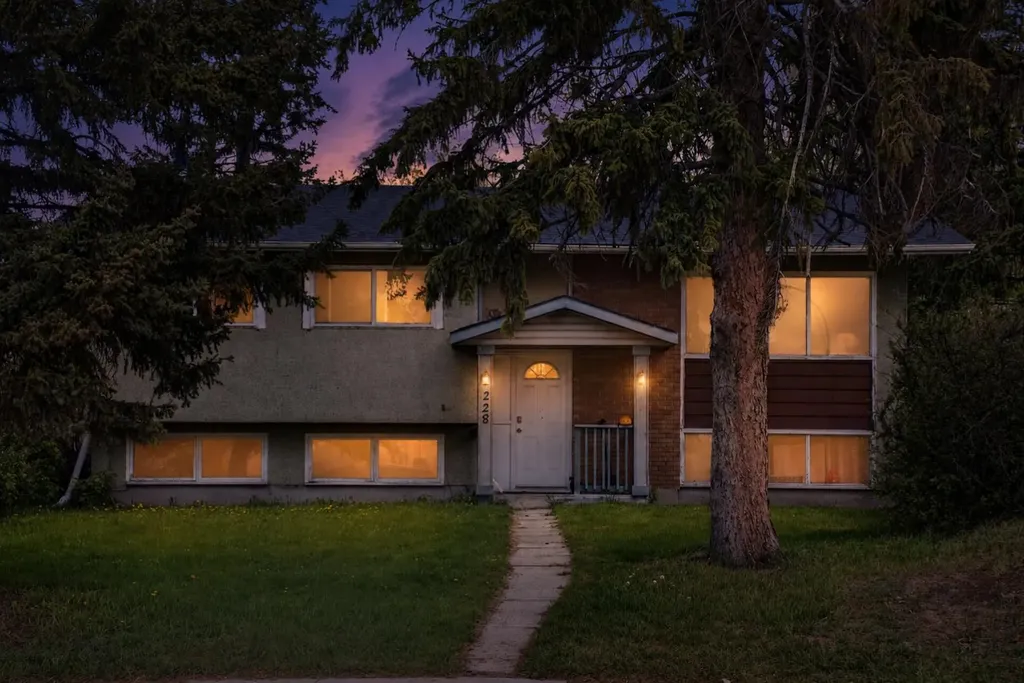 228 Van Horne Crescent NE Calgary AB t2e6h1