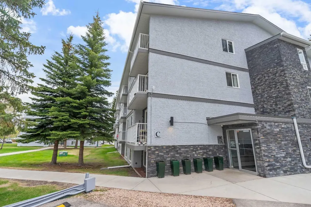 5601 Dalton Drive NW Calgary AB T3A 2E2