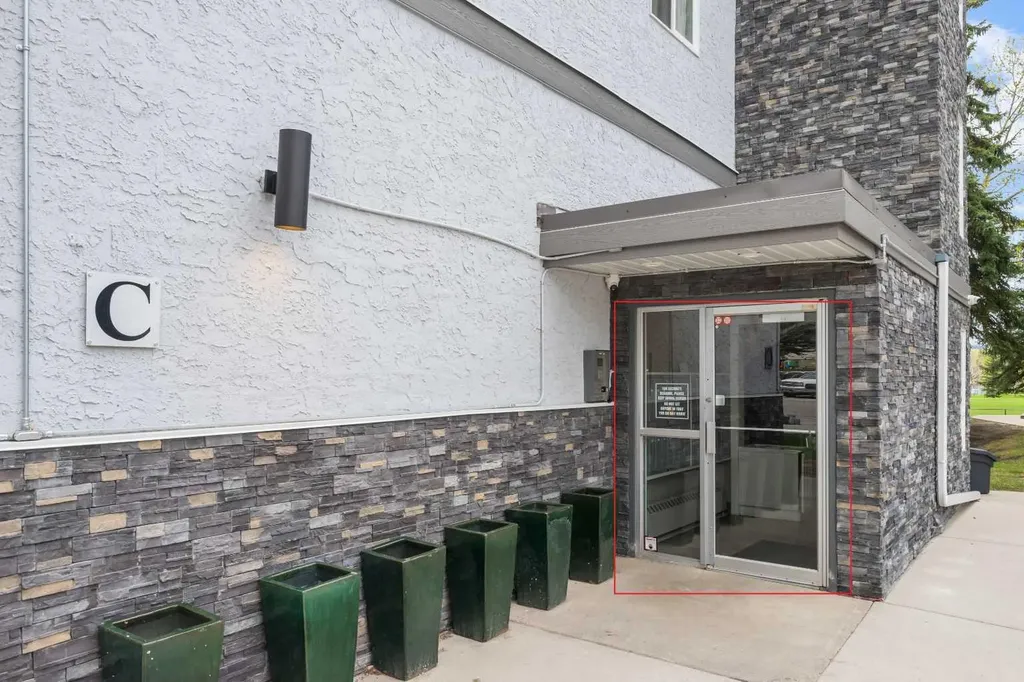 5601 Dalton Drive NW Calgary AB T3A 2E2