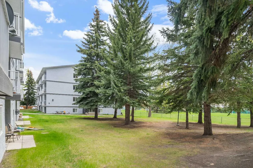 5601 Dalton Drive NW Calgary AB T3A 2E2