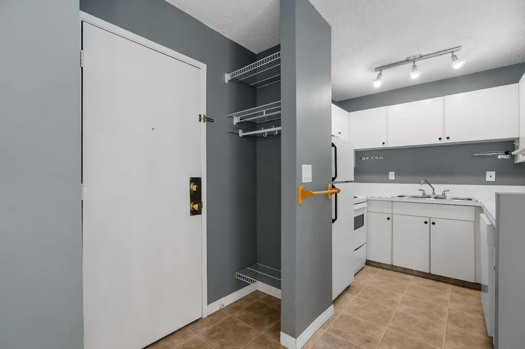 5601 Dalton Drive NW Calgary AB T3A 2E2