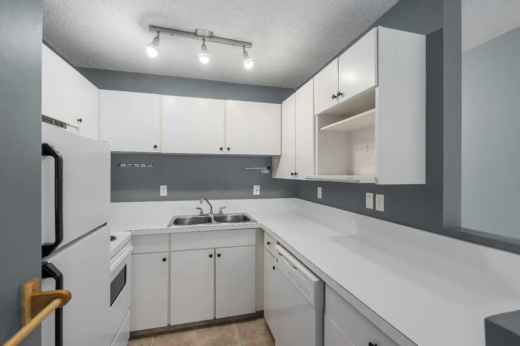 5601 Dalton Drive NW Calgary AB T3A 2E2