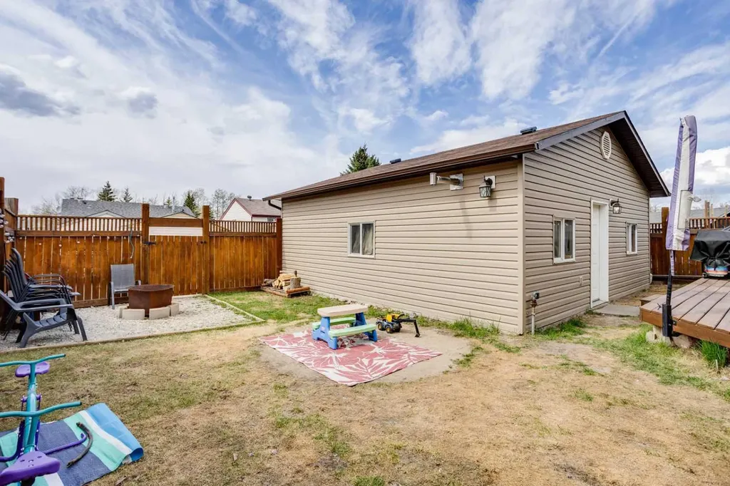 341 Bird Crescent Fort Mcmurray AB T9H 4T4