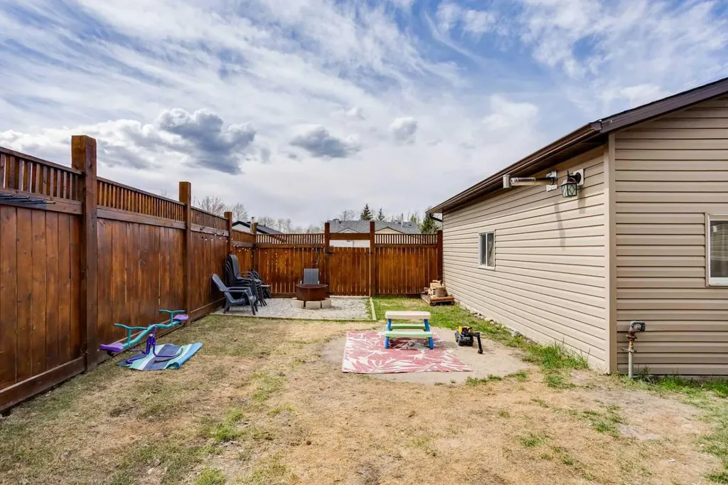 341 Bird Crescent Fort Mcmurray AB T9H 4T4