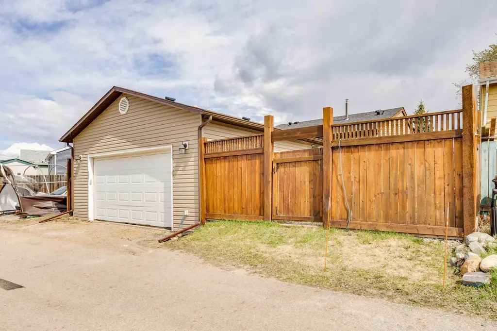 341 Bird Crescent Fort Mcmurray AB T9H 4T4