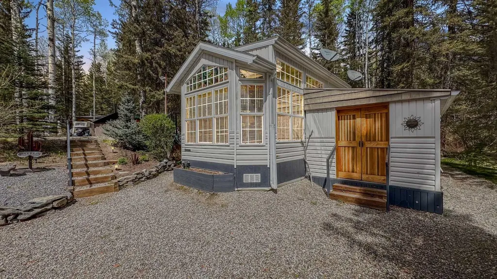 5227 Township Road 320 Rural Mountain View County AB T0M1X0