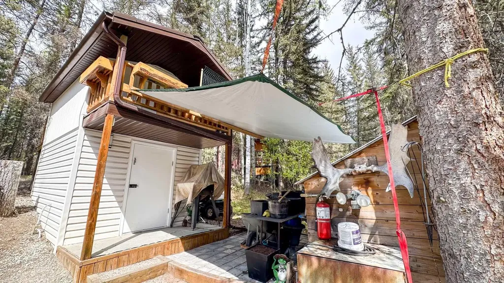 5227 Township Road 320 Rural Mountain View County AB T0M1X0