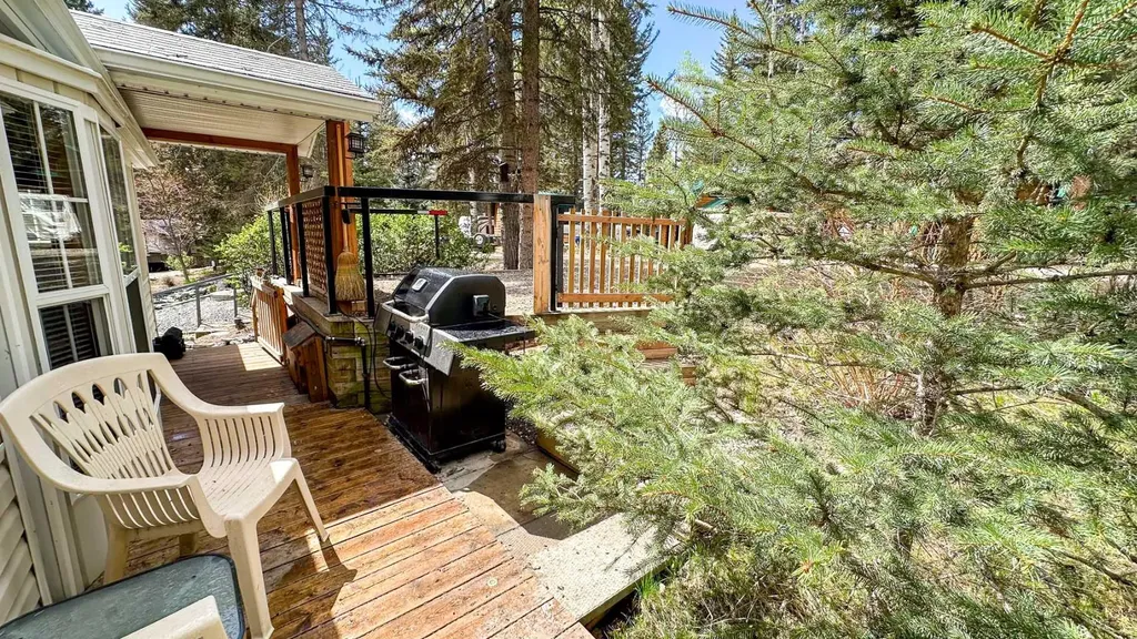 5227 Township Road 320 Rural Mountain View County AB T0M1X0