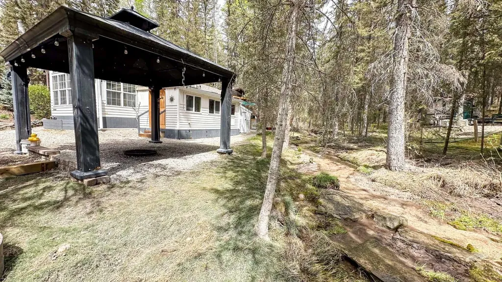 5227 Township Road 320 Rural Mountain View County AB T0M1X0