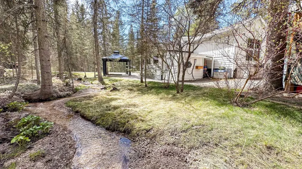 5227 Township Road 320 Rural Mountain View County AB T0M1X0
