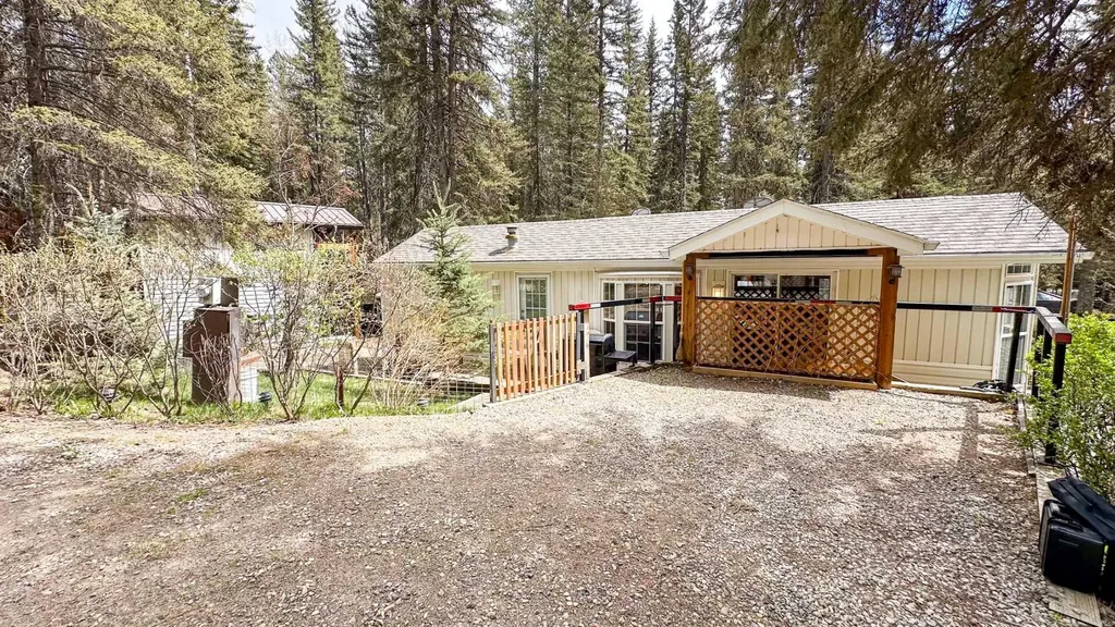 5227 Township Road 320 Rural Mountain View County AB T0M1X0