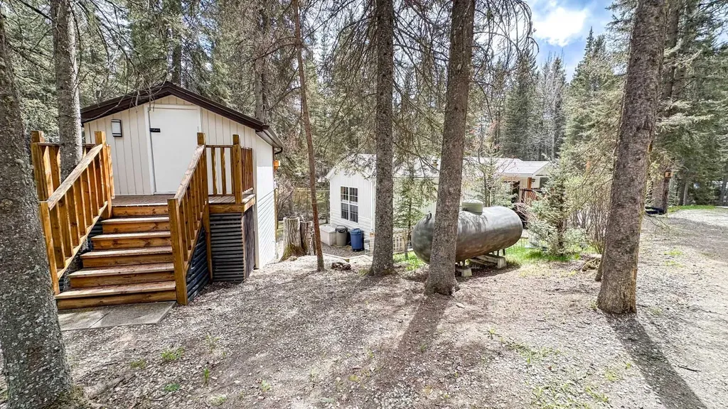 5227 Township Road 320 Rural Mountain View County AB T0M1X0