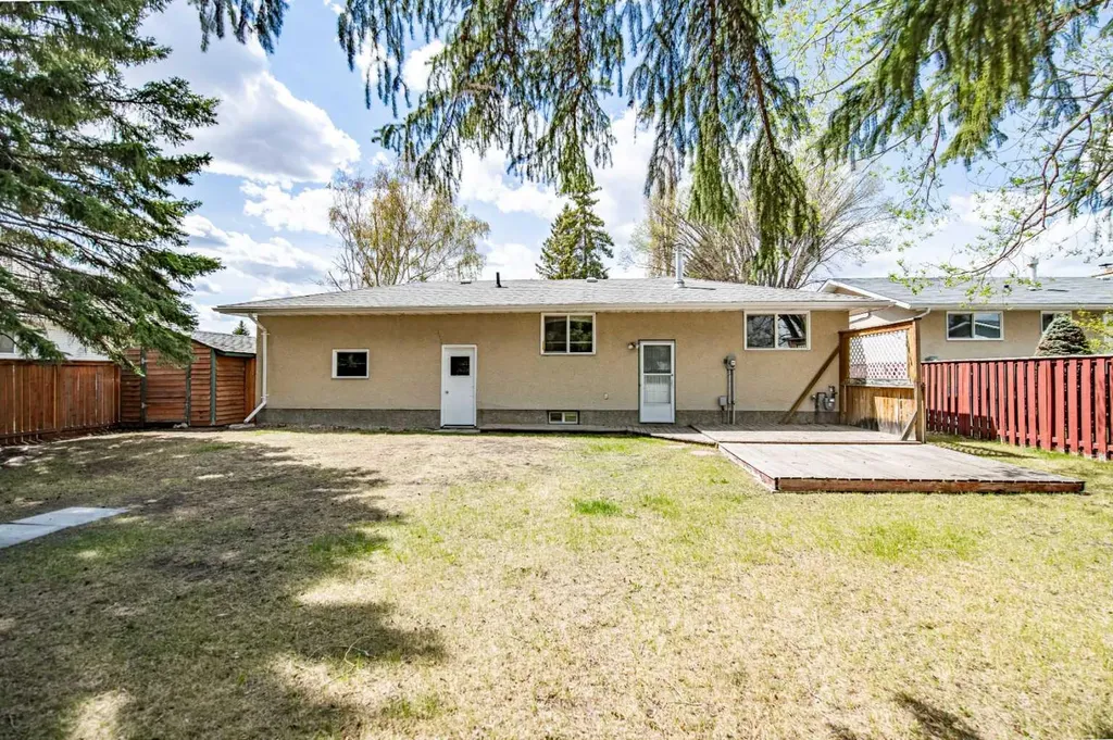 3 Allsop Avenue Red Deer AB T4R1A1