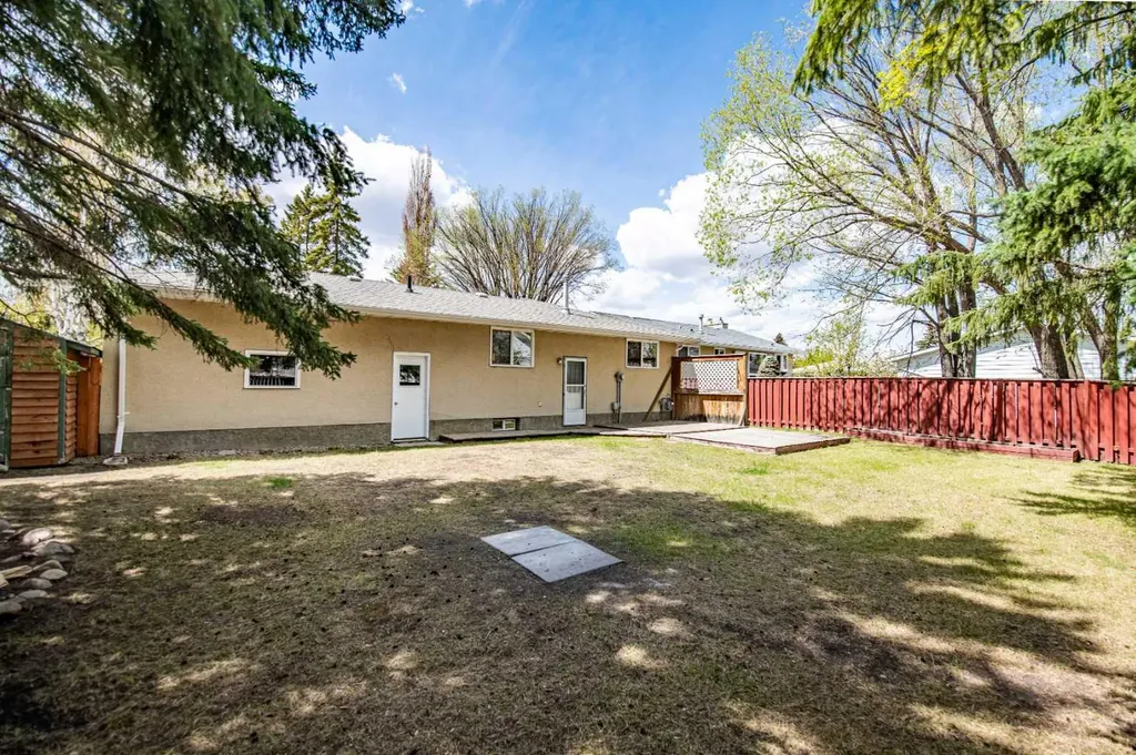 3 Allsop Avenue Red Deer AB T4R1A1