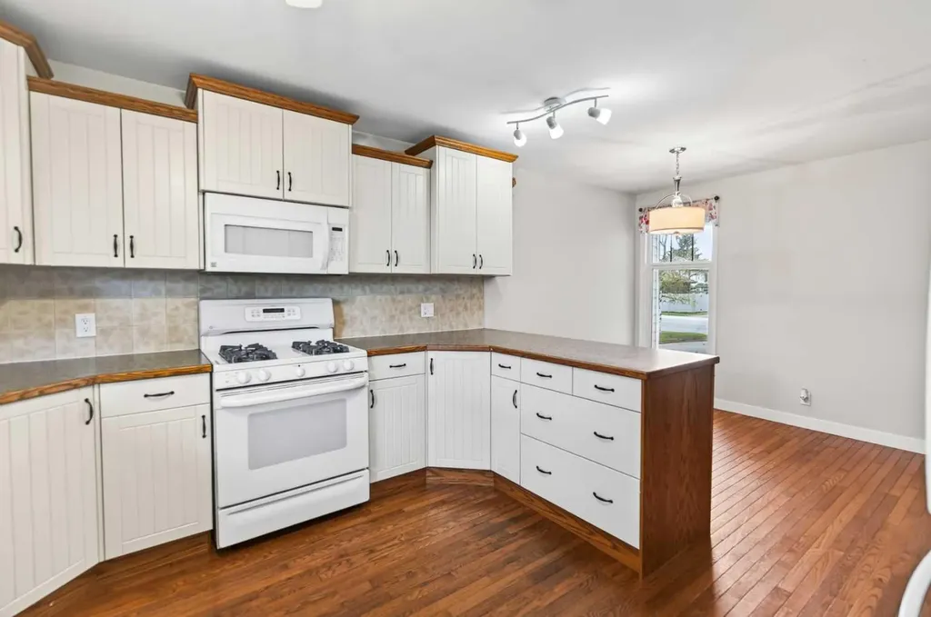 3 Allsop Avenue Red Deer AB T4R1A1