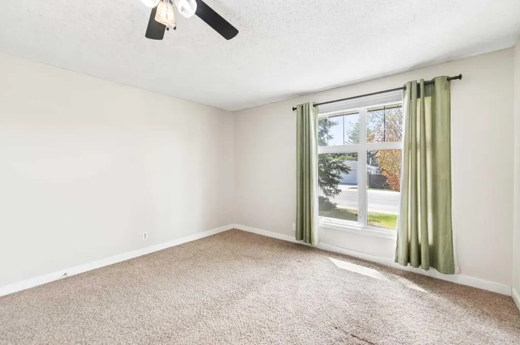 3 Allsop Avenue Red Deer AB T4R1A1