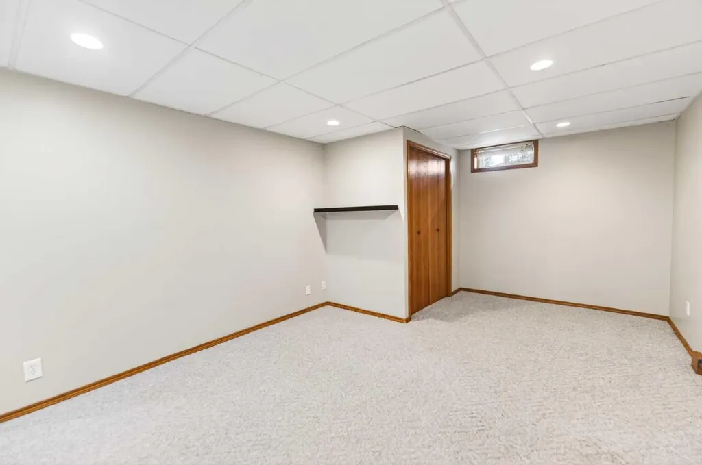 3 Allsop Avenue Red Deer AB T4R1A1