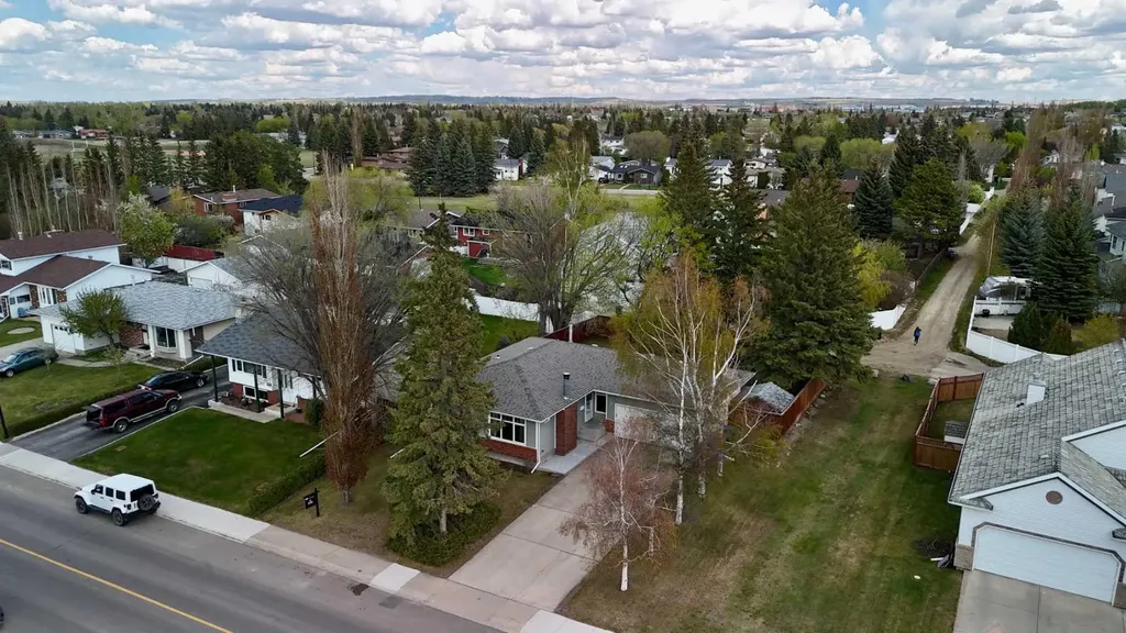 3 Allsop Avenue Red Deer AB T4R1A1