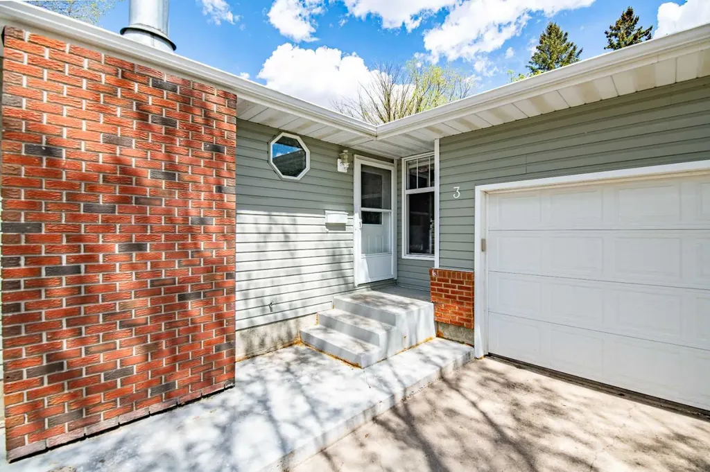 3 Allsop Avenue Red Deer AB T4R1A1