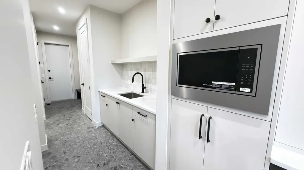 52 Crimson Ridge Heights NW Calgary AB T3L 0K6