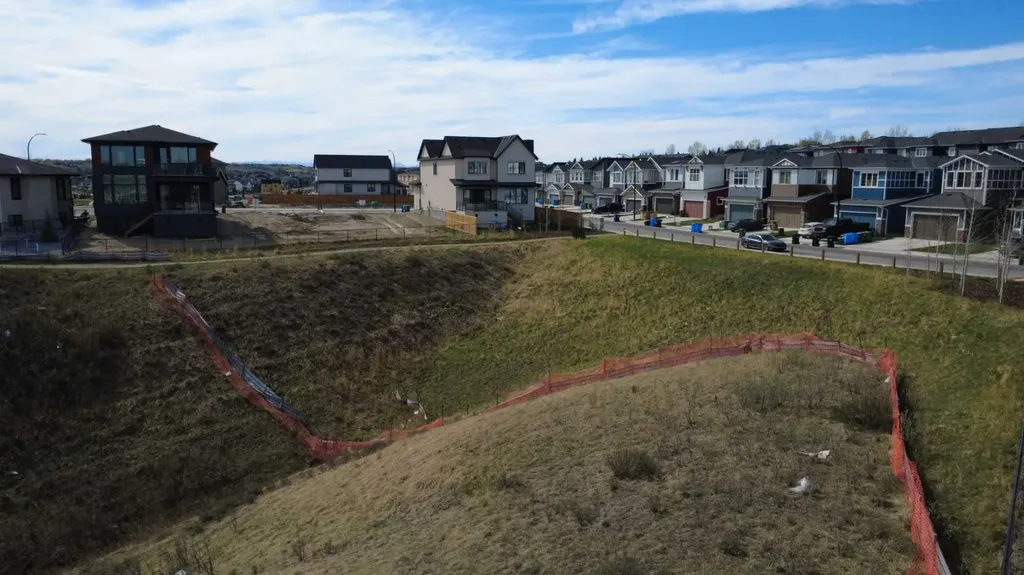 52 Crimson Ridge Heights NW Calgary AB T3L 0K6