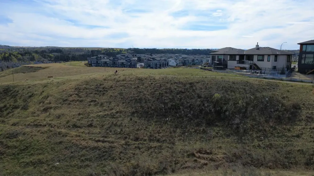 52 Crimson Ridge Heights NW Calgary AB T3L 0K6
