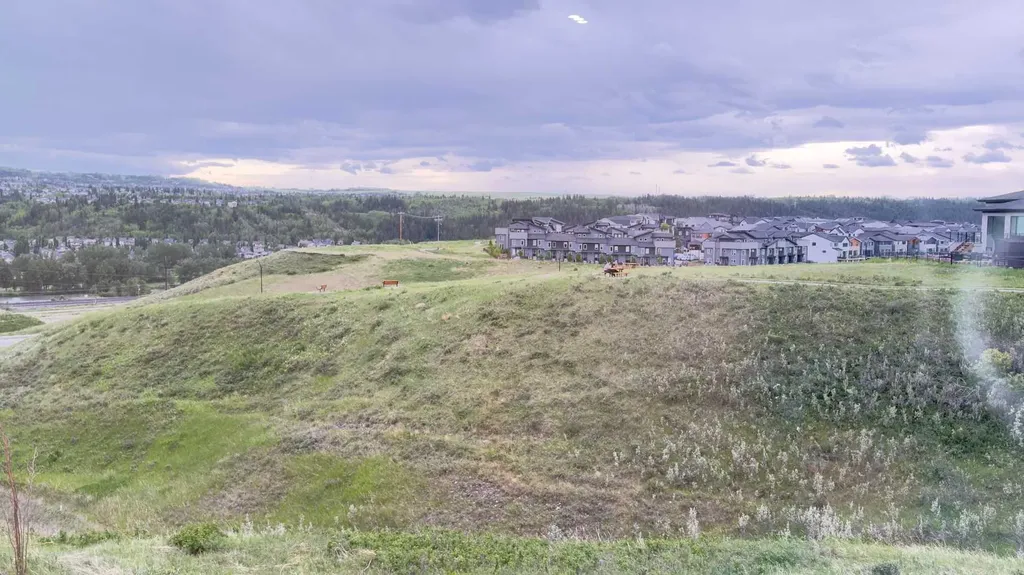 52 Crimson Ridge Heights NW Calgary AB T3L 0K6