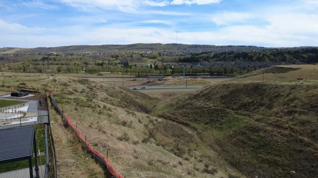 52 Crimson Ridge Heights NW Calgary AB T3L 0K6
