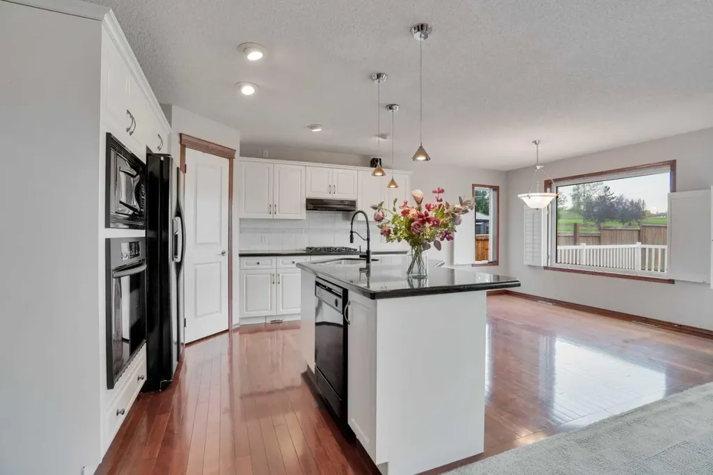 161 Panamount Close NW Calgary AB T3K 5P6