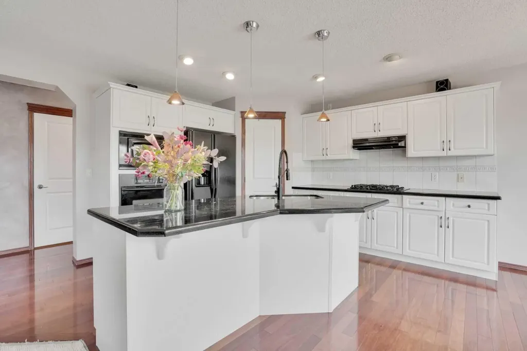161 Panamount Close NW Calgary AB T3K 5P6