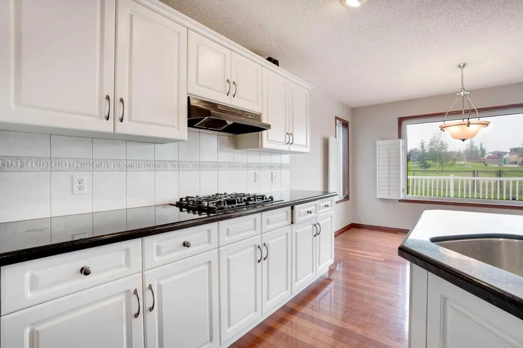 161 Panamount Close NW Calgary AB T3K 5P6