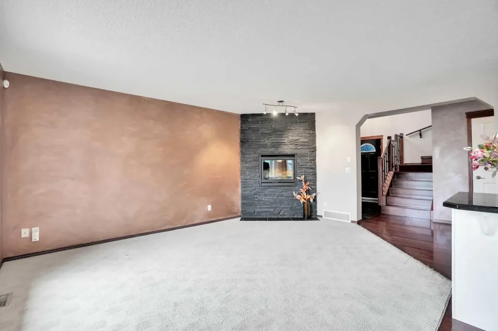 161 Panamount Close NW Calgary AB T3K 5P6