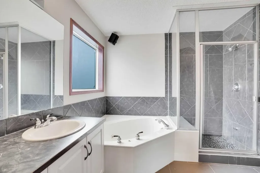 161 Panamount Close NW Calgary AB T3K 5P6