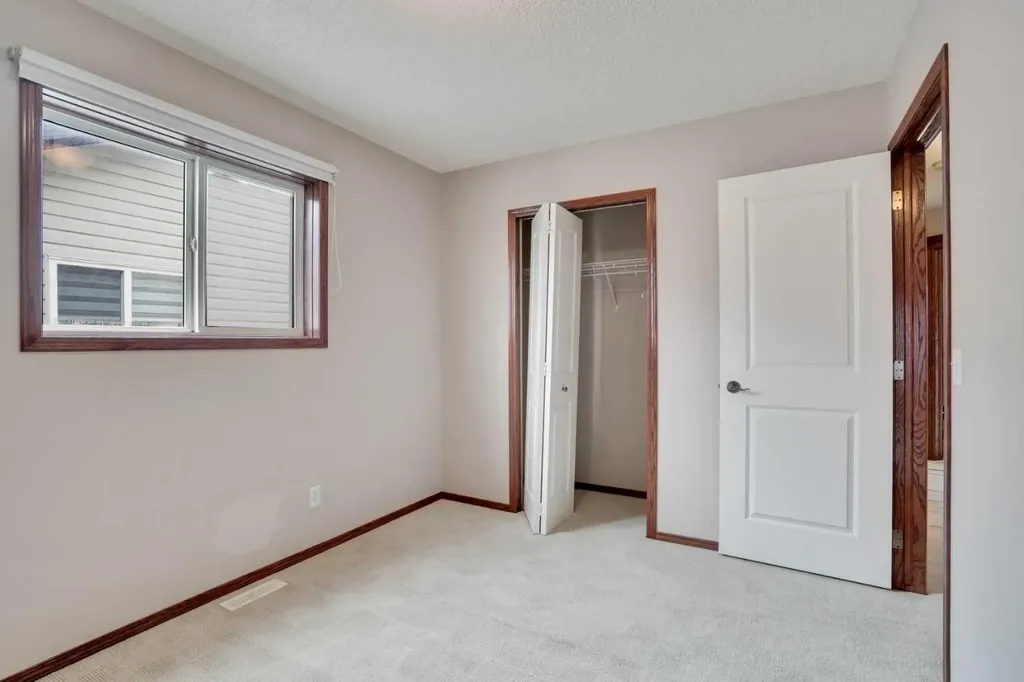 161 Panamount Close NW Calgary AB T3K 5P6