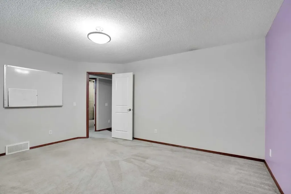 161 Panamount Close NW Calgary AB T3K 5P6