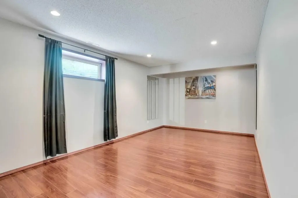 161 Panamount Close NW Calgary AB T3K 5P6