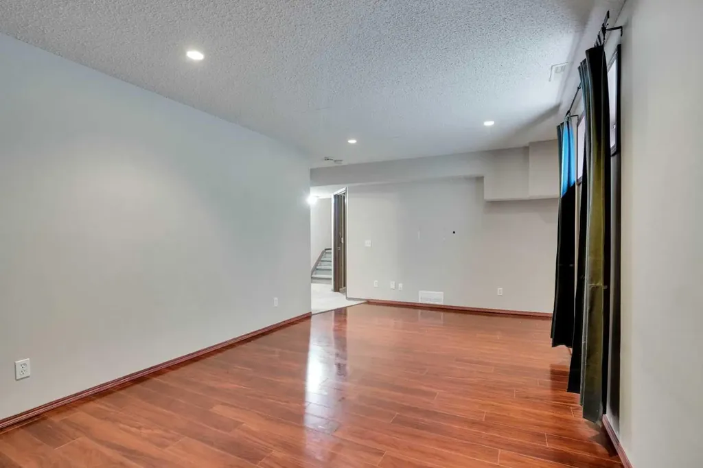161 Panamount Close NW Calgary AB T3K 5P6