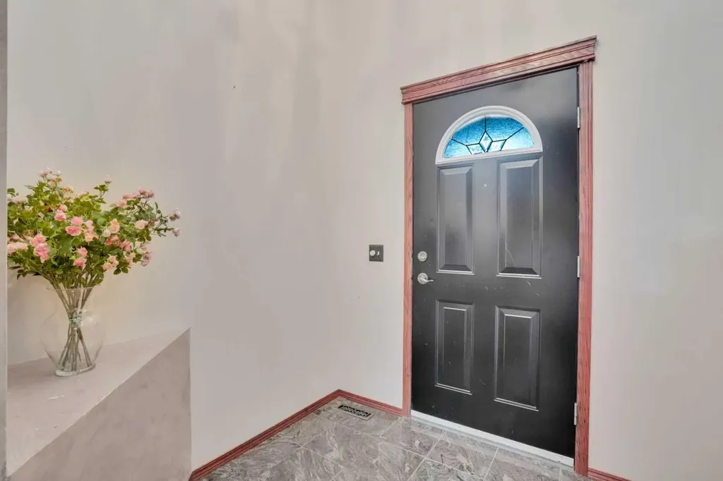 161 Panamount Close NW Calgary AB T3K 5P6